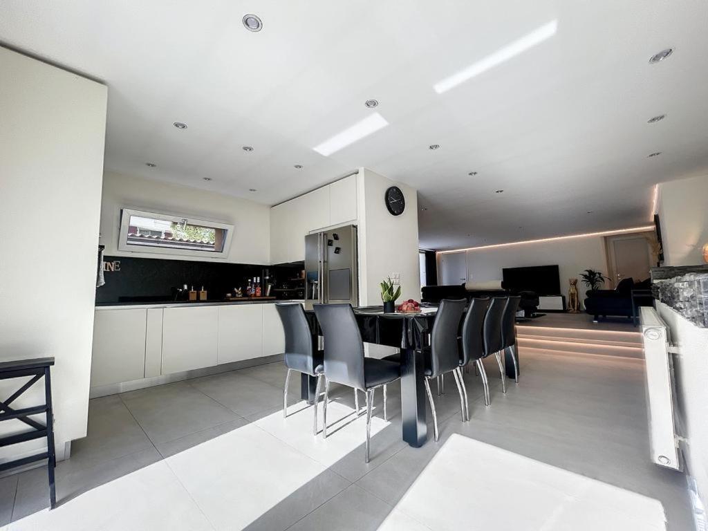 Appartement Moderne Avec Terrasse Et Piscine A Chatel Sur بيش المظهر الخارجي الصورة
